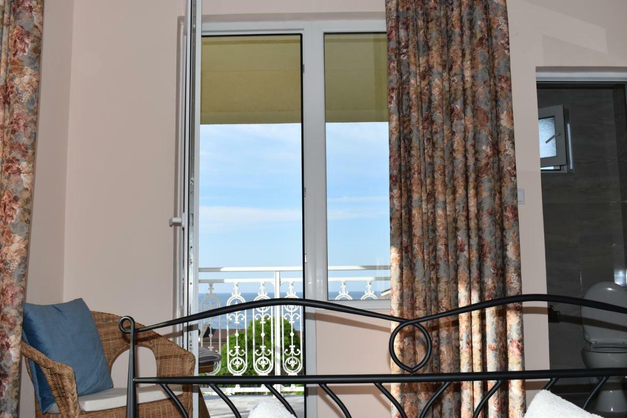 Синя Луна Hotel Lozenets Buitenkant foto