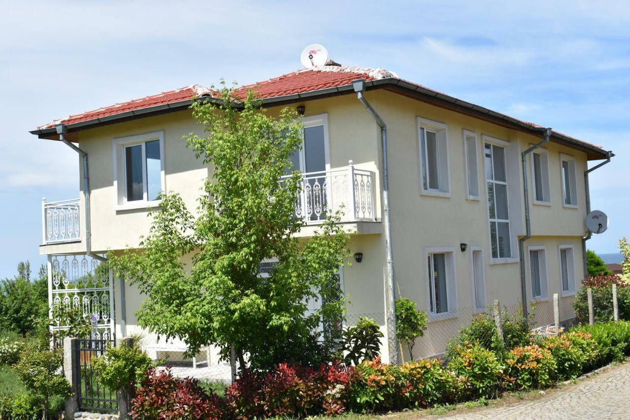 Синя Луна Hotel Lozenets Buitenkant foto